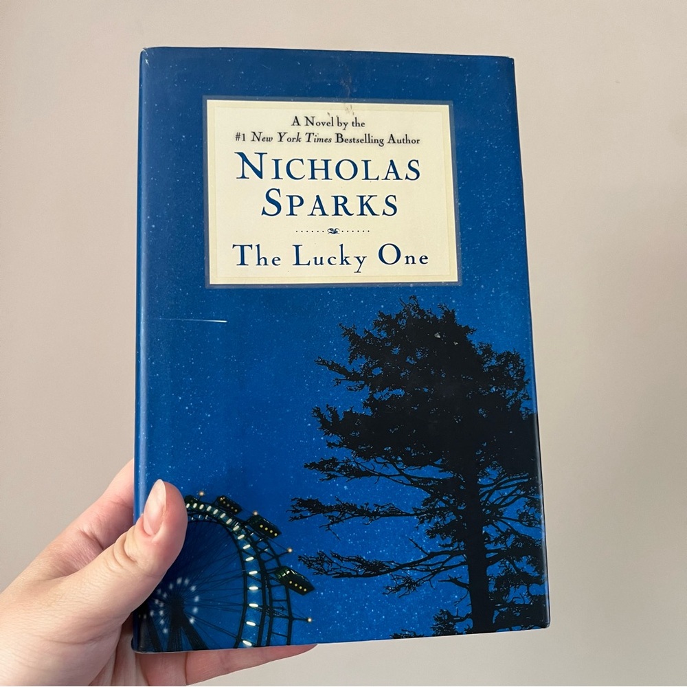 📚 4/25$ 📚 The Lucky One Hardcover Book by Nicholas Sparks | Booktok